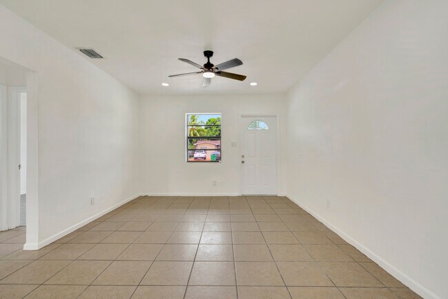 Building Photo - 6126 SW 19th St