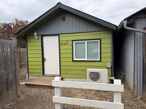 Building Photo - Updated 1 bedroom 1 bathroom ADU!