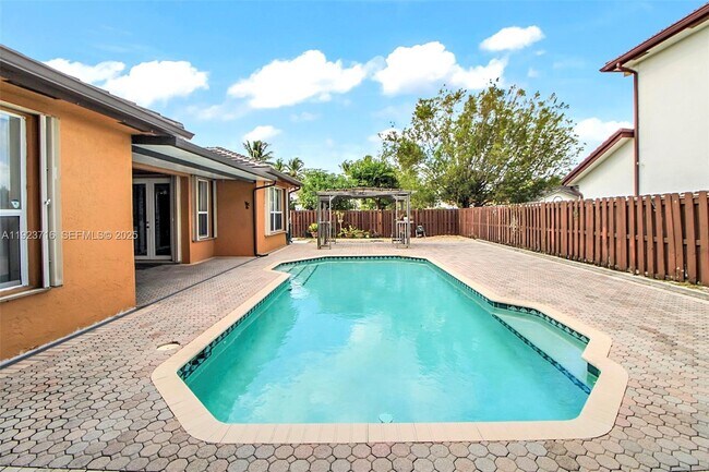 Building Photo - 15875 SW 149th Ln