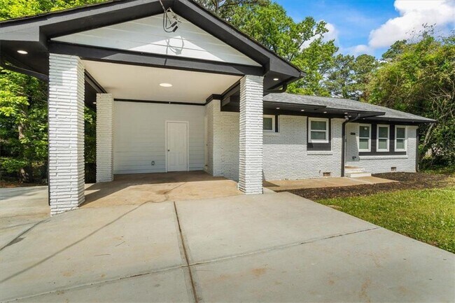 Building Photo - 2223 Columbia Dr