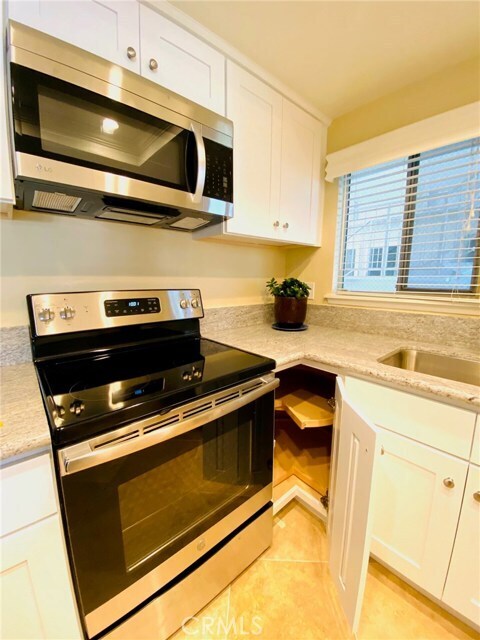 Building Photo - 2316 Via Puerta