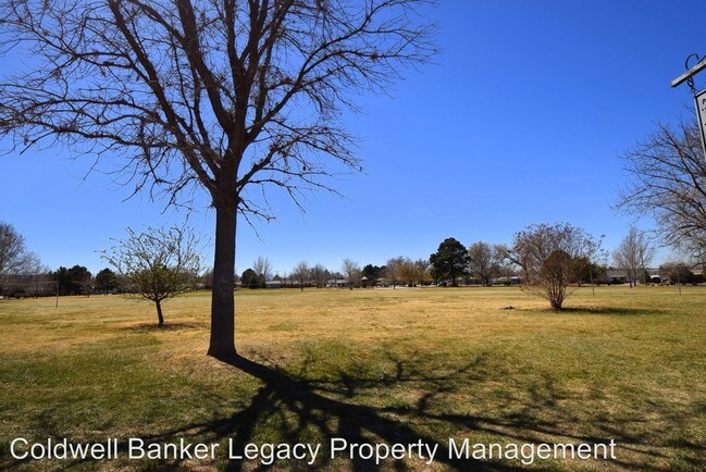 Building Photo - 9408 Candelaria Rd NE