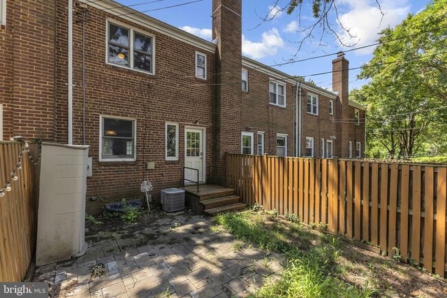 Building Photo - 38 E Rosemont Ave