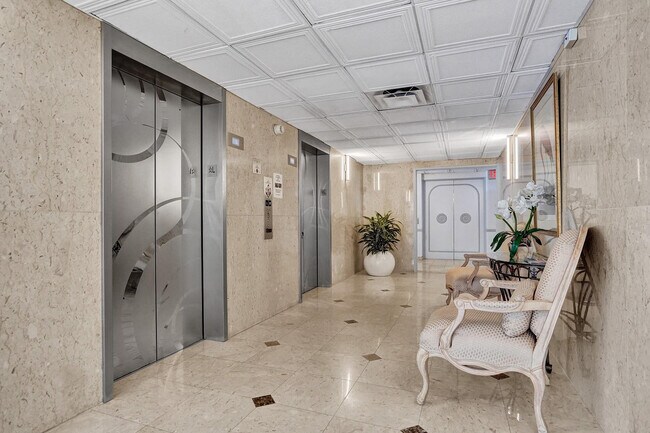 Building Photo - 4100 Galt Ocean Dr