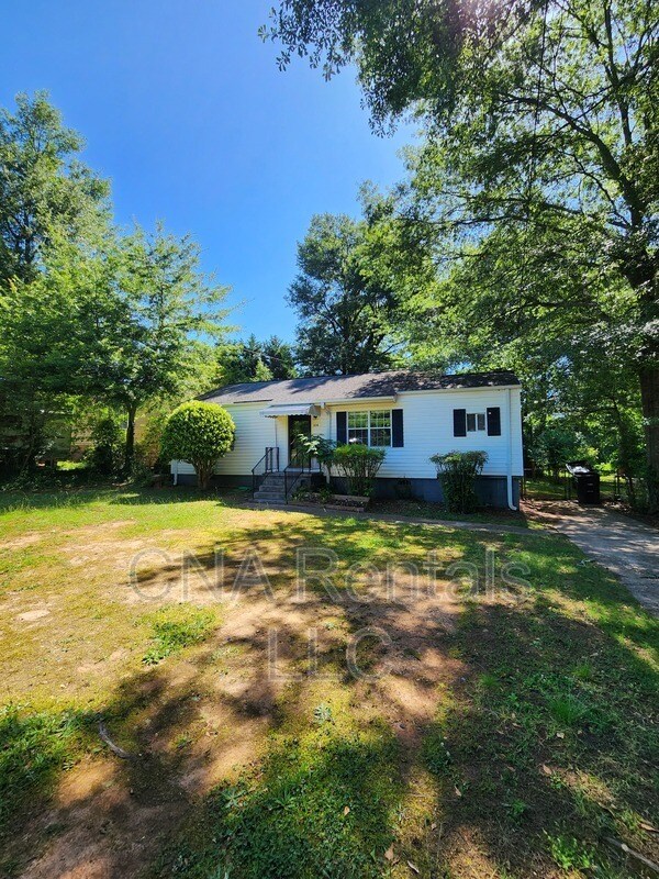 Primary Photo - 104 E Acres Dr SE