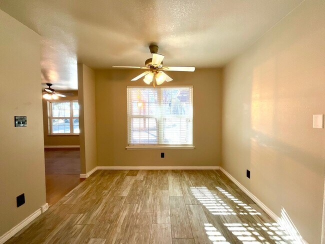 Building Photo - 5303 Shady Oak Cir