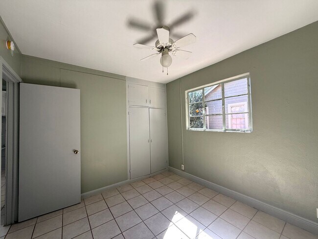 Building Photo - Artist's Reteat in Cherrywood!