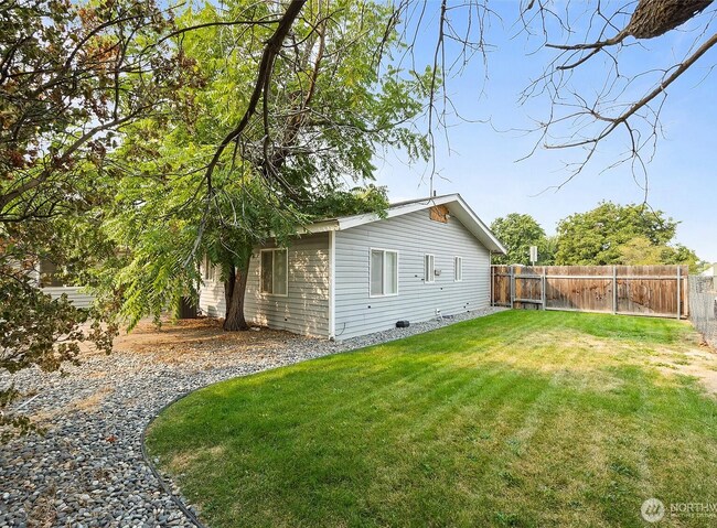 Building Photo - Ruth Duplex Unit A