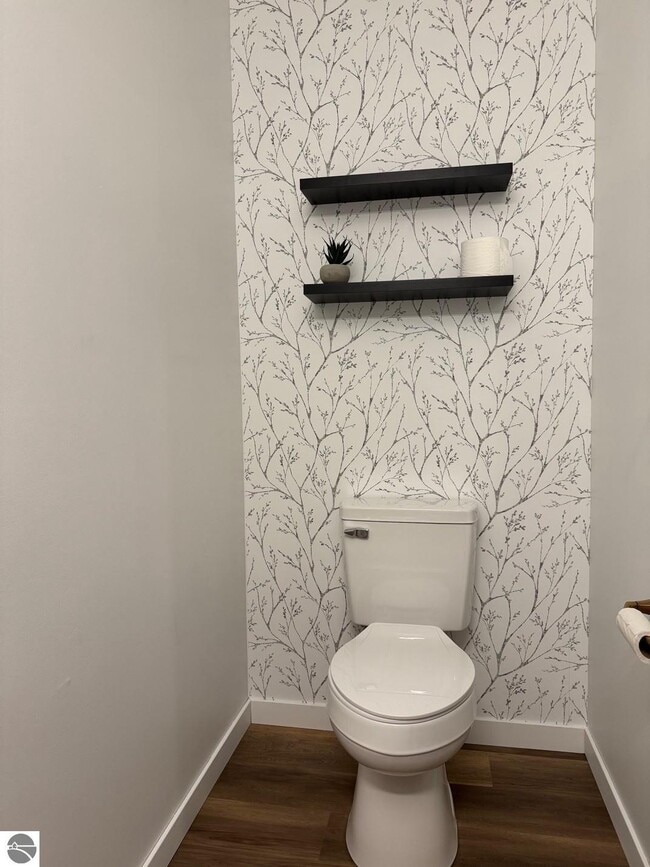 Building Photo - 1495 Newport St