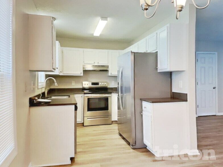 Building Photo - 3008 Brittany Dr