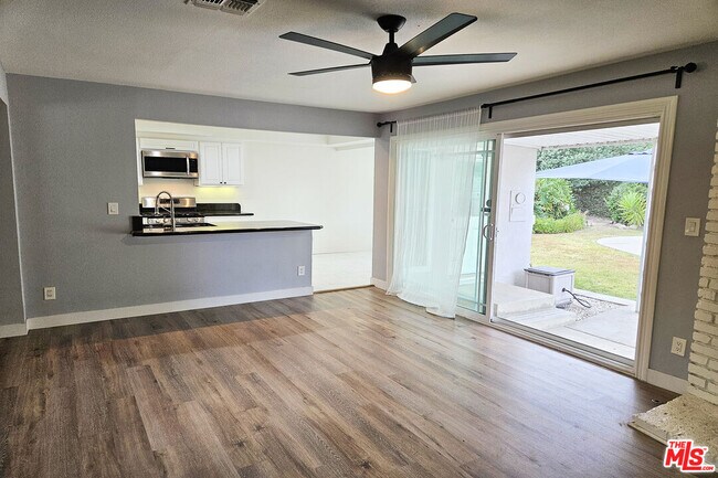 Building Photo - 22337 Cantara St