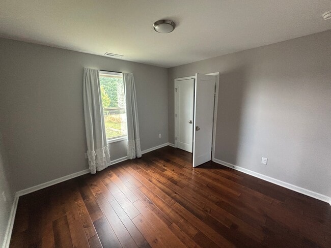 Building Photo - 206 Cherokee Dr