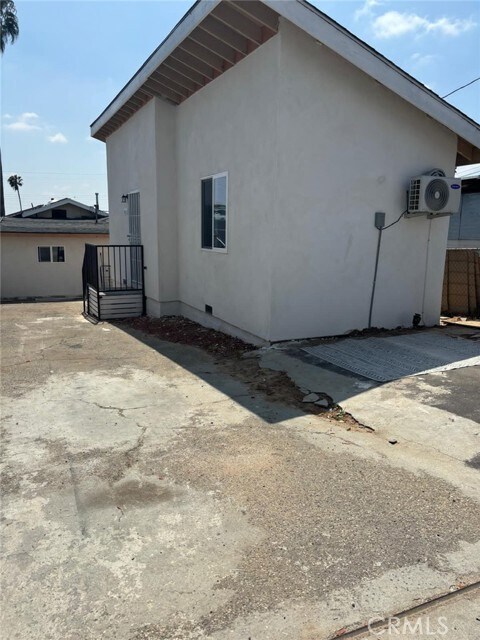 Primary Photo - 2621 E Michigan Ave