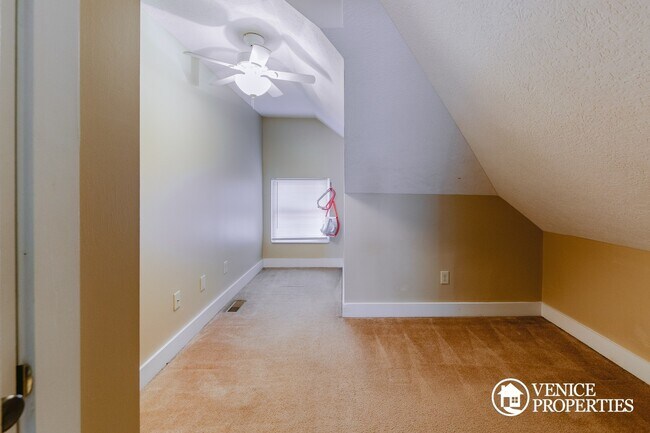 Building Photo - 4 Bedroom on OSU Campus