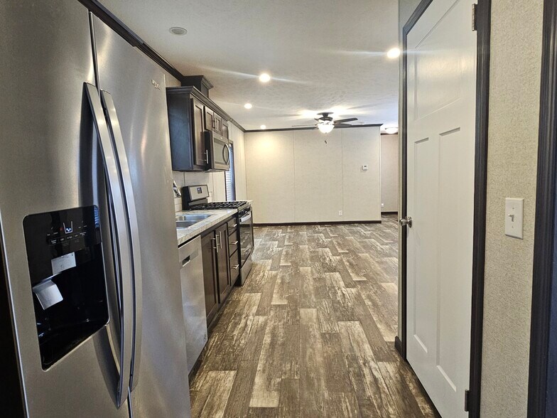 Building Photo - 333 E Lakewood Blvd