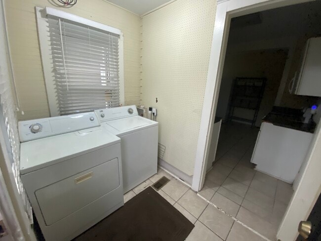 Laundry (downstairs) - 512 Euclid Ave