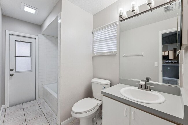 Building Photo - 5216 Heatherstone Ct