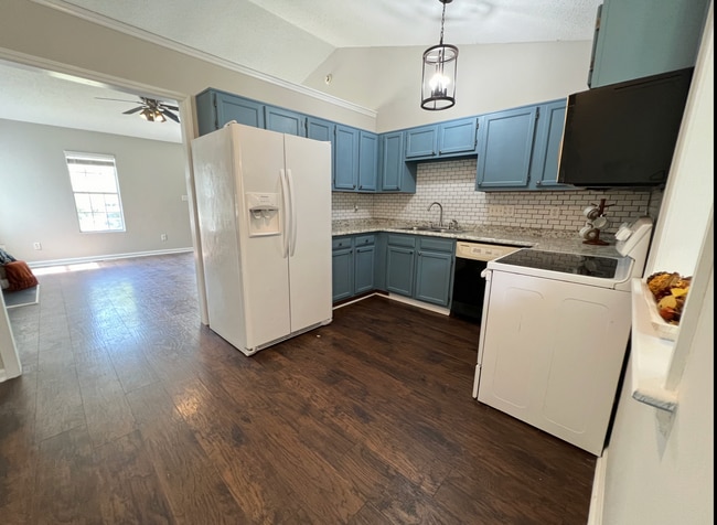 Building Photo - Lovely 3bd 2ba  In the heart of Wake Fores...