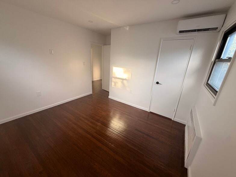 Building Photo - 15520 Killarney St