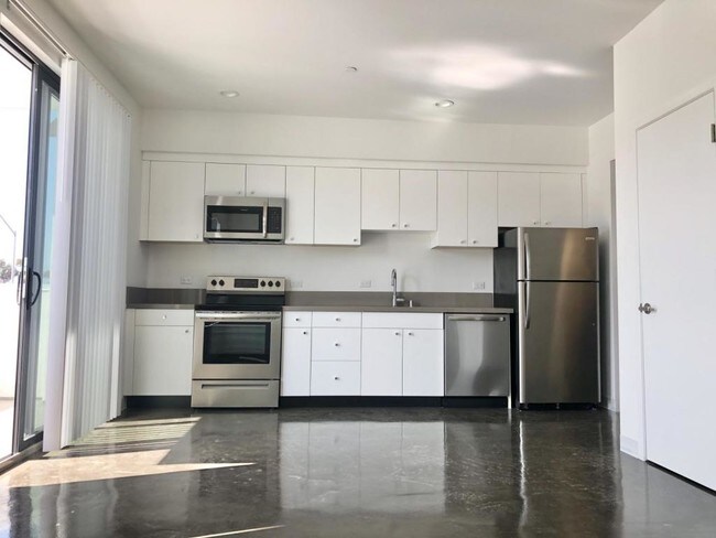 Building Photo - 3953 First Ave #204