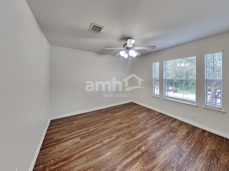 Building Photo - 26949 Carriage Manor Ln