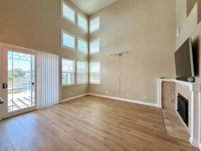 Building Photo - Coveted Napa Yacht Club 3 Bedrooms, 2 1/2 Bathrooms, w/ 1st Level Primary Bedroom/Bath