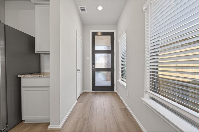 Building Photo - 1011 Shl Crk Trl