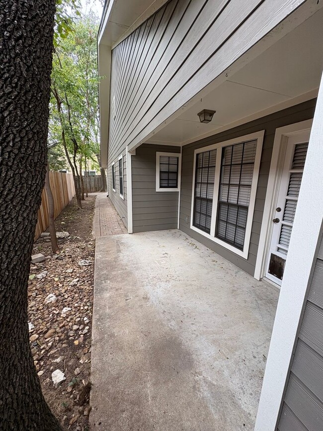 Building Photo - Townhouse available in Great North Austin ...