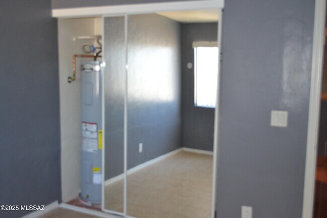 Building Photo - 455 W Kelso St