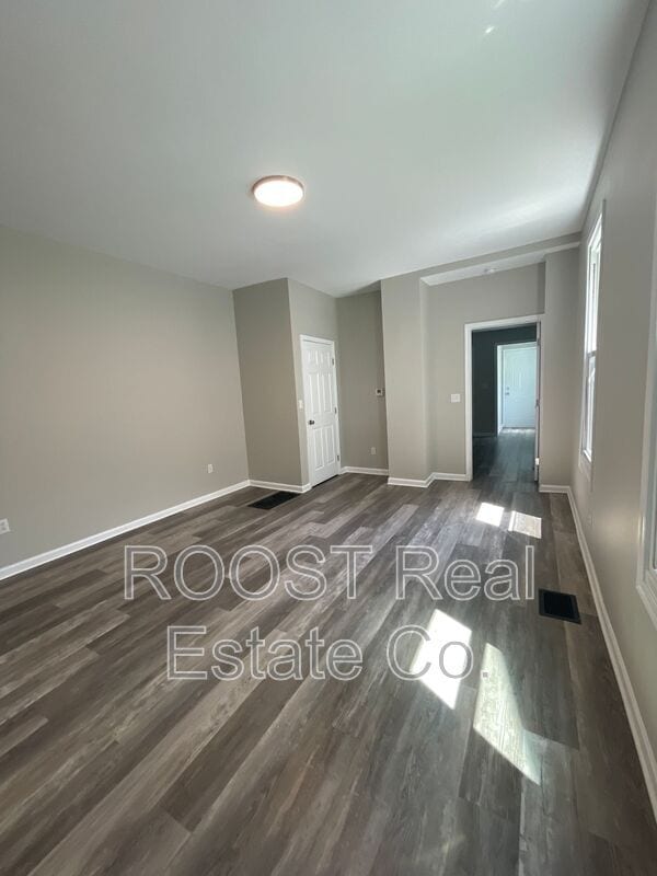 Building Photo - 480-482 E. Markison Avenue