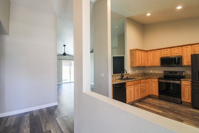 Building Photo - 3 bedroom, 2 bathroom home in Middleton!