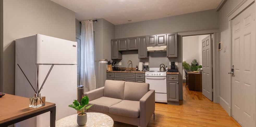 Building Photo - 61 Park Dr