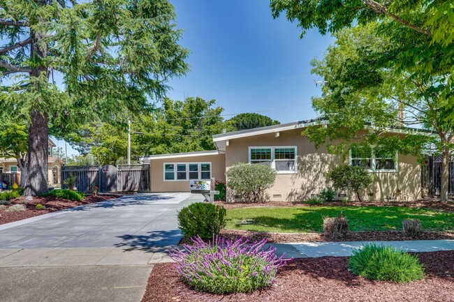 Primary Photo - Beautifully Remodeled Home in Prime Cambri...