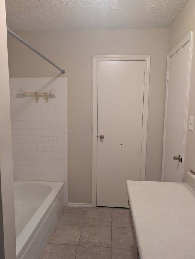 Building Photo - Charming 2 beds 2 baths in Spring!