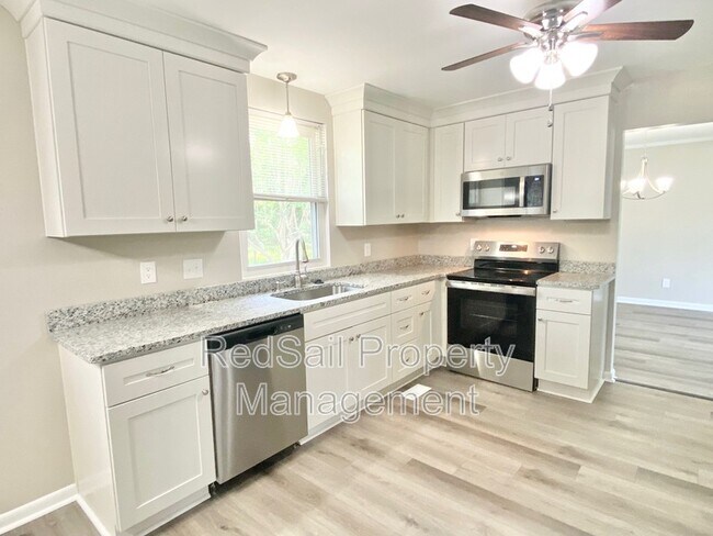 Building Photo - 13 Sandpiper Ct