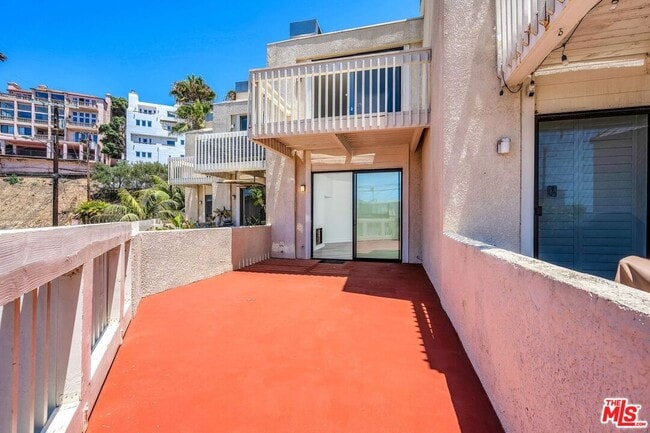 Building Photo - 7301 Vista Del Mar