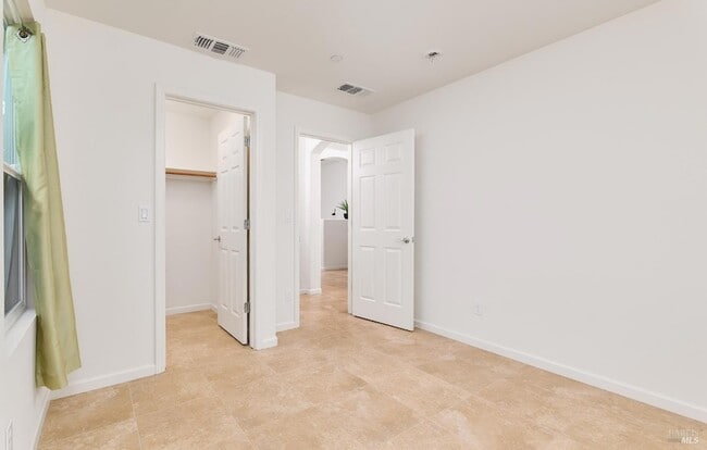 Building Photo - 504 Silver Ridge Dr