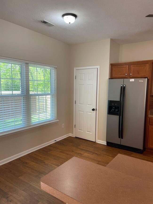 Building Photo - Meticulously Maintained Ranch