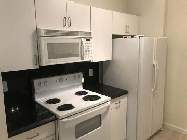 Building Photo - 630 S Sapodilla Ave