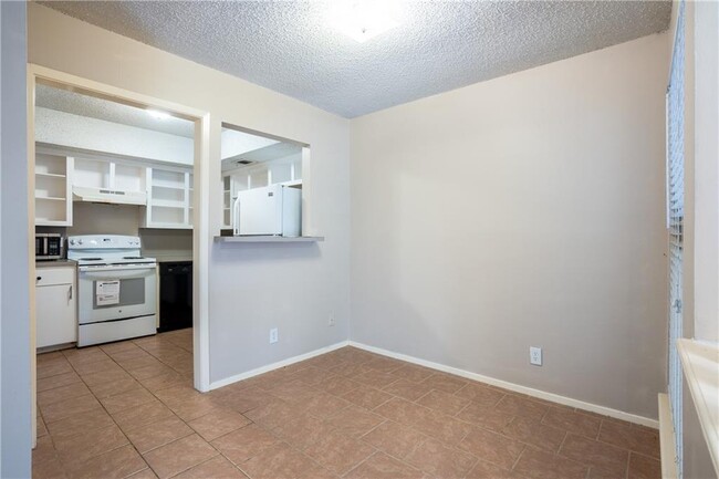 Building Photo - 9104 Quail Creek Dr