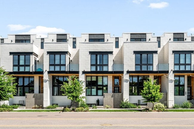 Building Photo - LUX 3BD, 5BA Modern Townhome Near Cherry C...