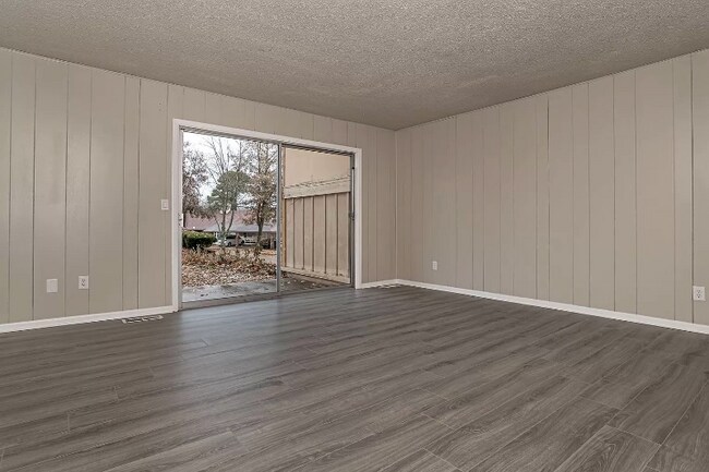 Building Photo - 14 Britten Cir