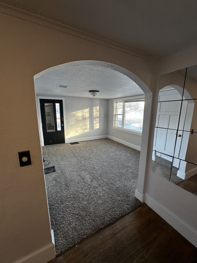 Building Photo - 305 S Western Ave