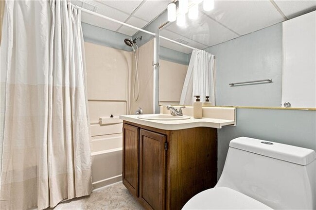 Building Photo - 533 Forest Green Dr