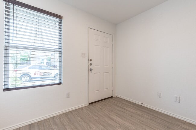 Building Photo - 7125 Elm Cv
