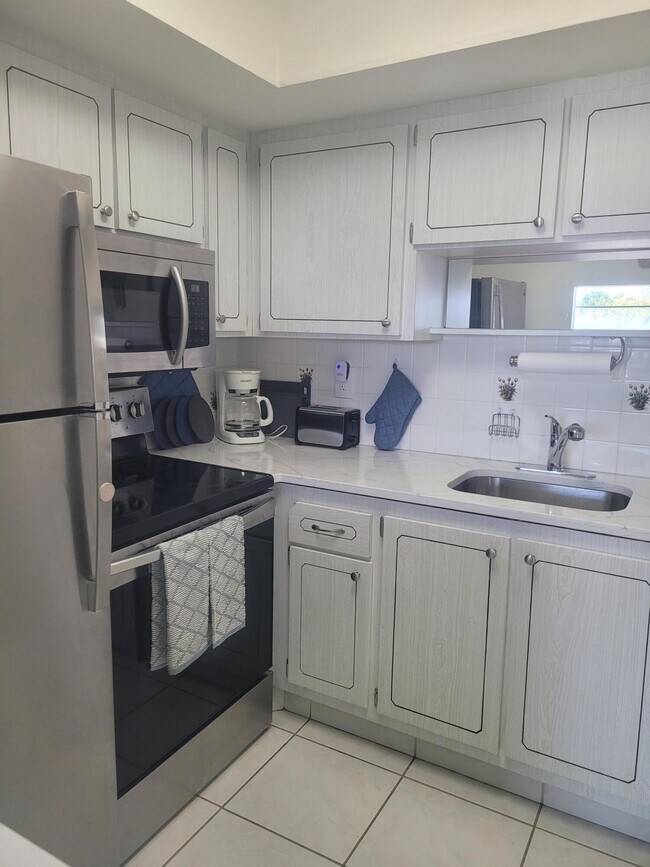 Building Photo - 2929 SE Ocean Blvd