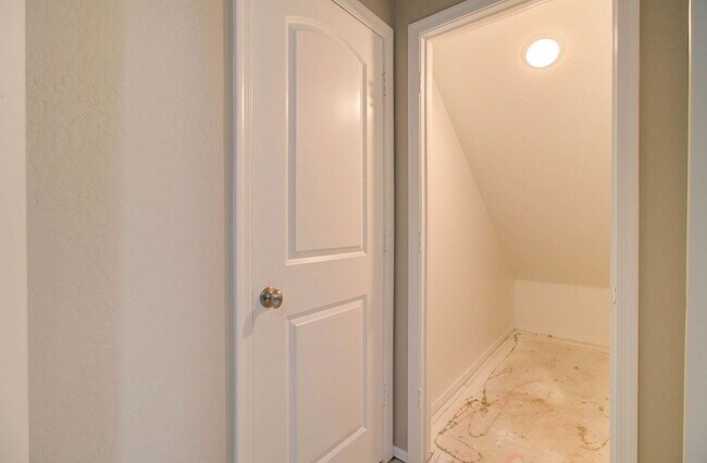 Building Photo - 42098 W Balsa Dr