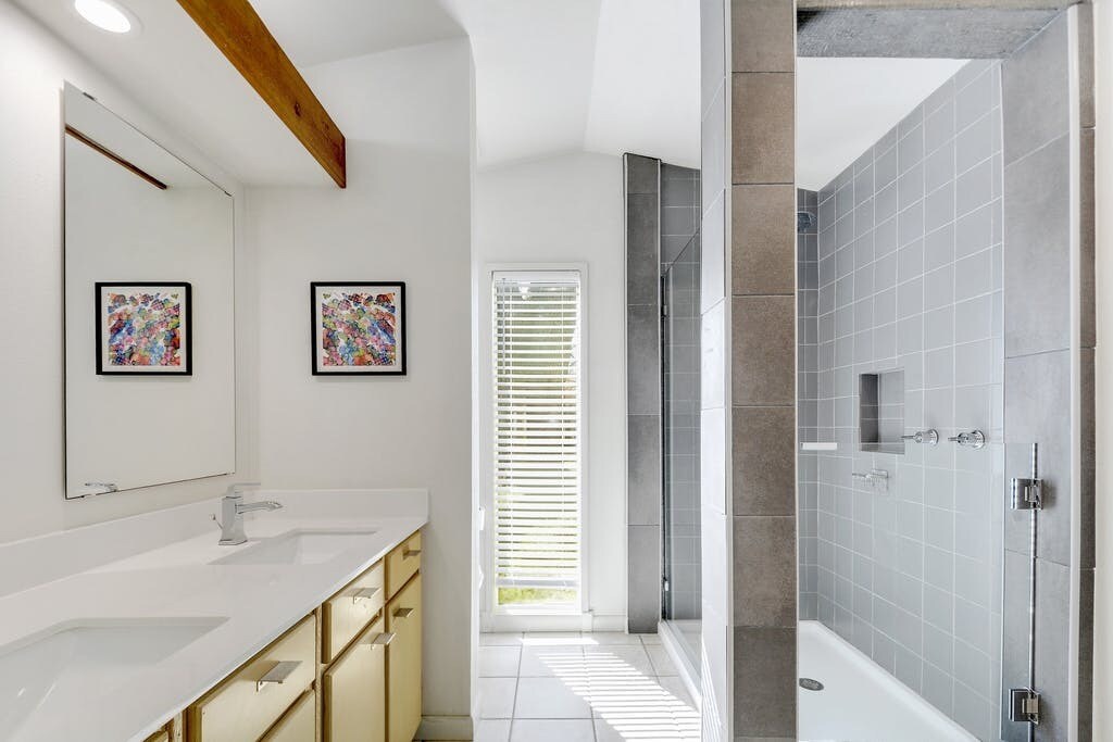 Building Photo - 1813 Dexter St