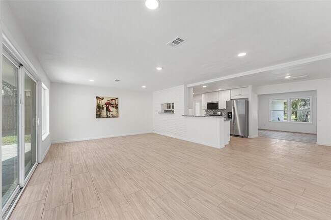 Building Photo - 5010 W 43rd St