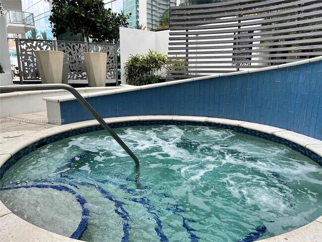 Building Photo - 851 NE 1st Ave